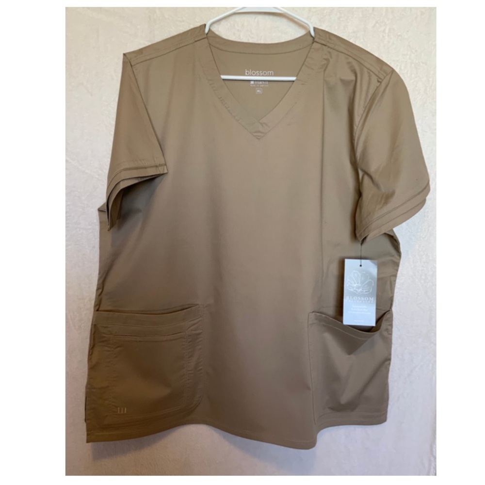 Maevn XL Beige Scrub Top
